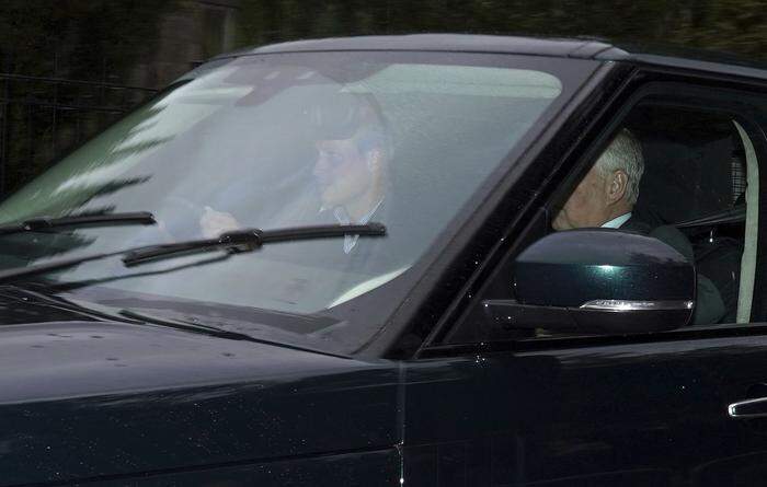 Prinz William fährt mit anderen Mitgliedern der Royal Family zur Queen nach Schottland