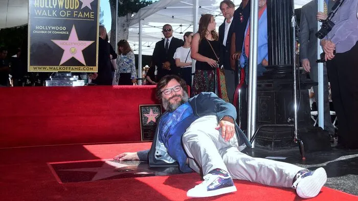 Der Komiker Jack Black (49; "Tropic Thunder", "Jumanji: Willkommen im Dschungel") hat auf dem "Walk of Fame" im Herzen von Hollywood eine Sternenplakette mit seinem Namen enthüllt - und am Ende seiner Ansprache gegen US-Präsident Donald Trump gewettert.