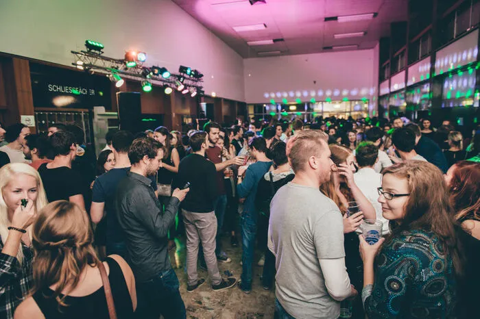 Kurz vor Beginn des Totalumbaus der Universitätsbibliothek Graz hieß es Party, Ubrissparty!