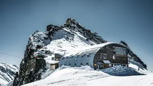 Die Stüdlhütte liegt auf 2802 Meter Höhe im Gebiet des Großglockners. Sie ist erreichbar von Kals über das Lucknerhaus und die Lucknerhütte