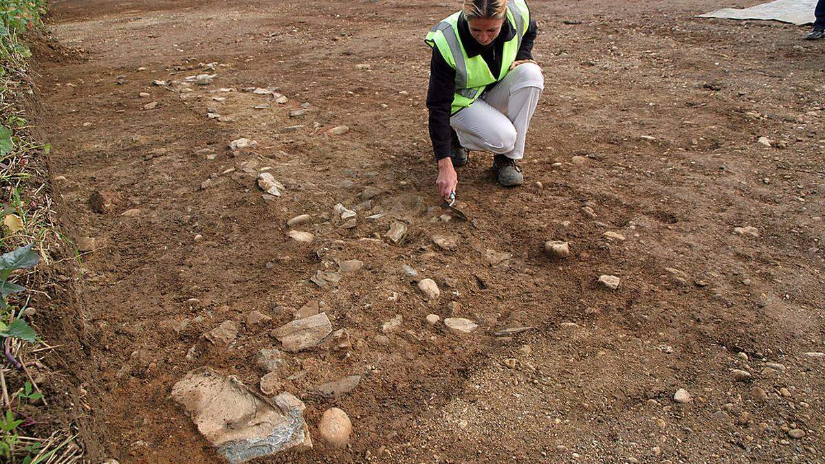 Das Fundament eines Gehöfts, das schon im 18. Jahrhundert im Josephinischen Kataster aufscheint, wurde gefunden und freigelegt 