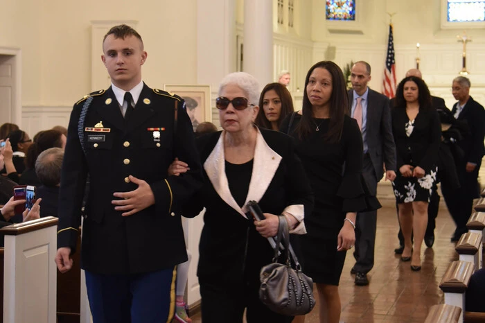 Jetzt wurde Lawrence Dickson am US-Nationalfriedhof in Arlington im Beisein seiner hinterbliebenen Tochter begraben.