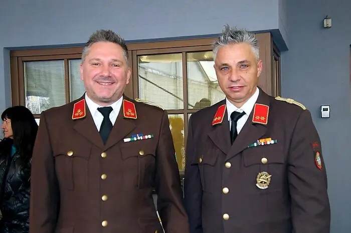 Mit dem Bürgermeister freuten sich von der Feuerwehr Kainach HBI Wolfgang Scherz mit OBI Markus Klement und die Leiterin des Kindergartens Regina Jauk über das neue Gebäude.