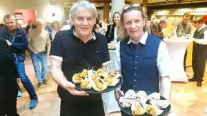 Bernhard Jandl mit Wolfgang Glanznig bei der feierlichen Eröffnung