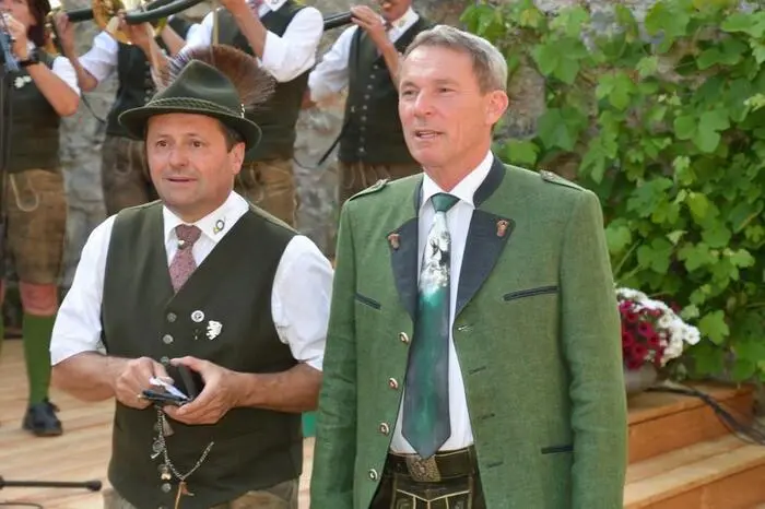 Bürgermeister Hannes Schmidhofer würdigte die Jagdhornbläsergruppe als wichtigen Träger kultureller Identität. 