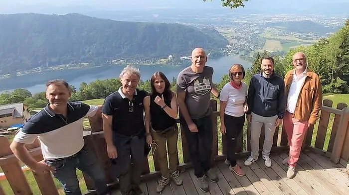 Neue Aussichtsplattform mit Blick auf den Ossiacher See