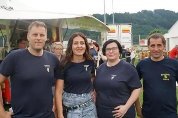 von links: Kommandant Martin Oswald, Claudia Oswald, Elisabeth Amberger, Kommandant Stellvertreter Martin Amberger