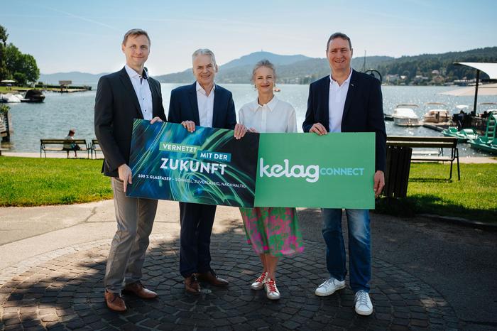 Am Foto v.l.n.r.: Danny Güthlein (Vorstand der Kelag), Ferdinand Vouk (Bürgermeister der Marktgemeinde Velden), Petra Rodiga-Laßnig (Leiterin des Bereichs Telekommunikation der Kelag), Reinhard Draxler (Vorstand der Kelag)