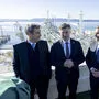 Bayerns Ministerpräsident Markus Söder, der kroatische Regierungschef Andrej Plenković und Bundeskanzler Karl Nehammer beim LNG-Terminal auf der Insel Krk
