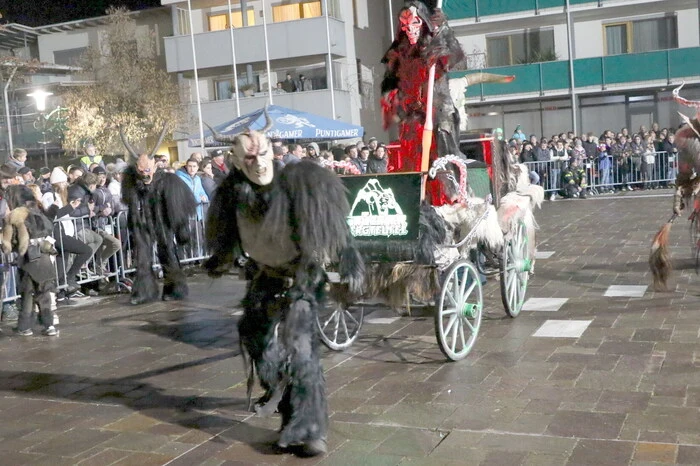 Die „Brückler Bergteufel“ mit ihren prachtvollen Masken zogen am Samstag nicht nur aus dem Görtschitztal zahlreiche Besucher an. 
