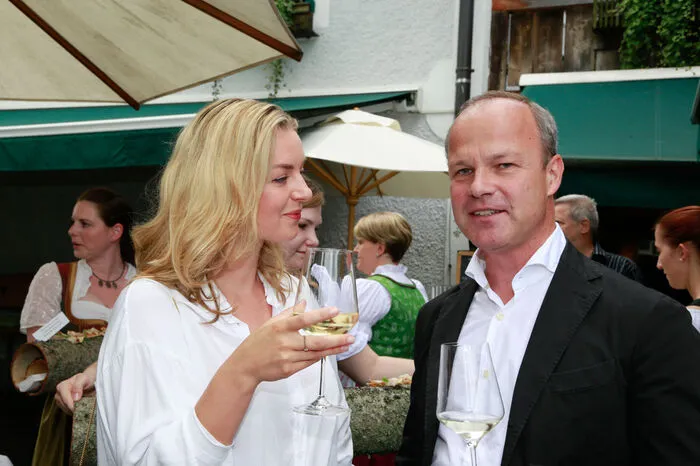 ... Schriftstellerin Valerie Fritsch (vom Bachmannpreis aus Klagenfurt angereist) und Styria-Vorstand Markus Mair ...