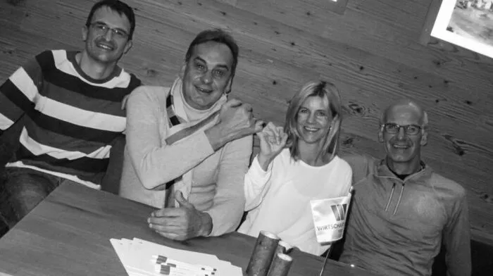 Silke Steiner gratuliert dem alten und neuen Führungsteam der Ortsgruppe Sillian: Hubert Linder, Hermann Mitteregger und Manfred Jesacher