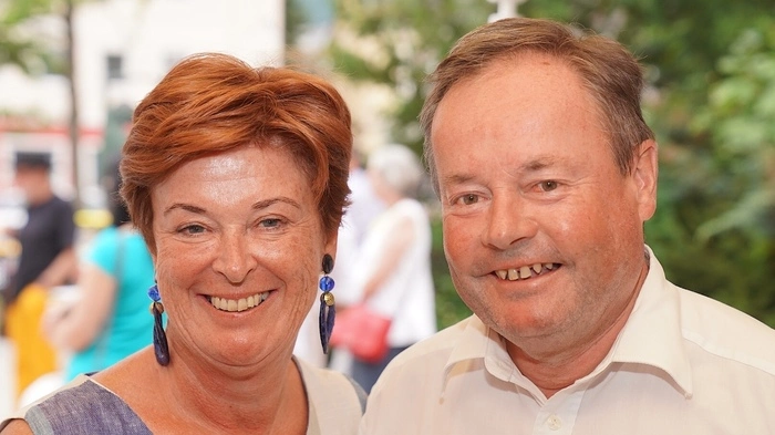 Ina Maria Lerchbaumer und Bürgermeister Johann Schuster freuen sich über die Aktivitäten, die Eyes and ah und KUNSTradln in Millstatt organisieren.