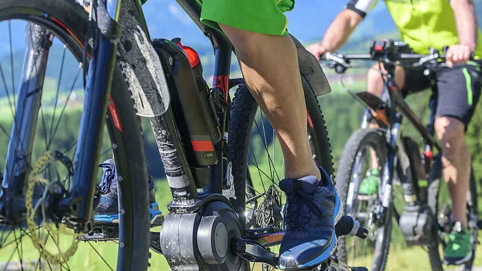 Mountainbike mit Elektromotor (Sujetbild)