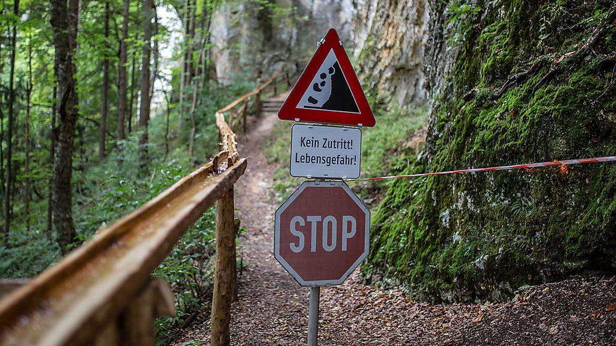 Seit 2014 ist der Weg zur Rosaliengrotte wegen Steinschlag gesperrt. Heilwasser wird umgeleitet 