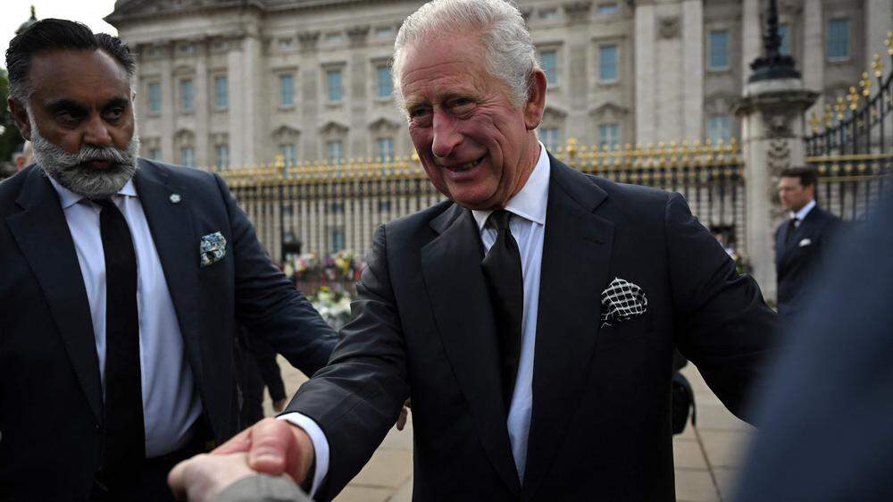 Charles nach dem Tod seiner Mutter, Queen Elizabeth, vor dem Buckingham-Palast