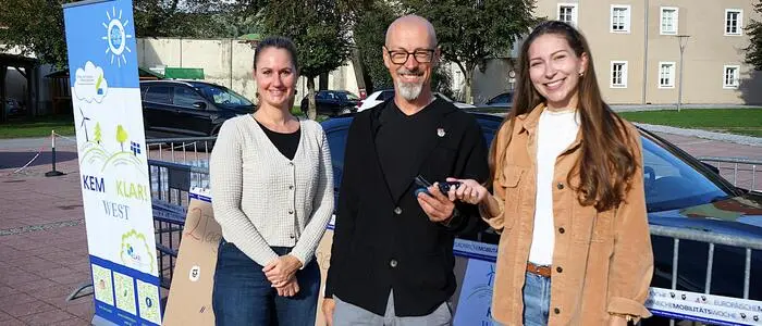 KLAR!-Managerin Evelyn Starke, Bürgermeister Bernd Mara und KEM-Managerin Sabrina Greinix