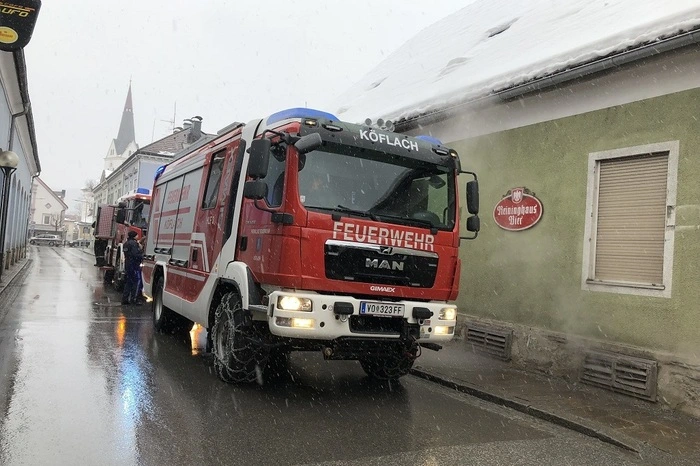 Die Feuerwehren Köflach und Piber standen mit 23 Mann und vier Fahrzeugen im Einsatz.
