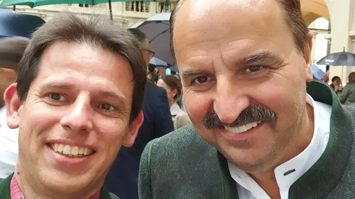 "Am 24. August durften meine Mutter und ich bei der langen Tafel in Graz teilnehmen. Es war für uns beide eine sehr beeindruckende und tolle Veranstaltung", schreibt uns Leserreporter Gernot Ambros aus Wildon. Sogar ein Selfie mit Starkoch Johann Lafer konnte er ergattern.
