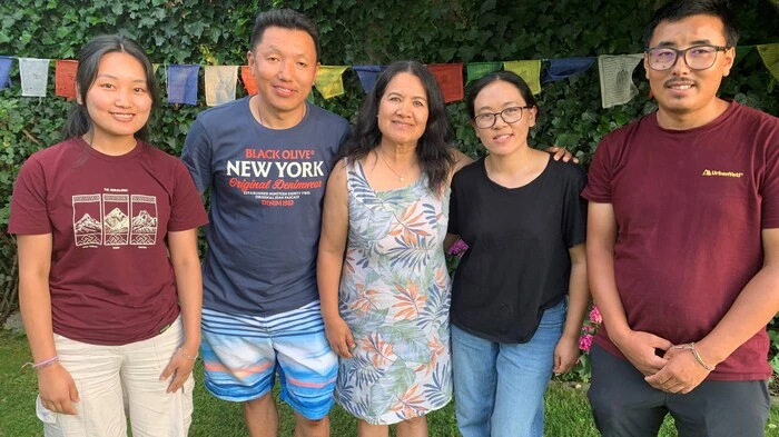 Pasang Tiki Sherpa, Pasang Tendi Sherpa, Buddhi Maya Sherpa, Kami Yangjee Sherpa und Phurba Tenzing Sherpa
