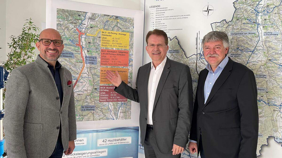 Michael Schumacher, Bürgermeister von Leibnitz, Franz Krainer, Geschäftsführer Leibnitzerfeld Wasserversorgung GmbH, Projektplaner Anton Schmidbauer (v. l.)