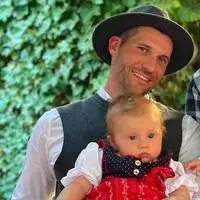 Timo Schmid mit Tochter Lilly am Villacher Kirchtag