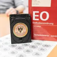 Hat der Gerichtsvollzieher seinen Job als Mittel zum Zweck missbraucht?