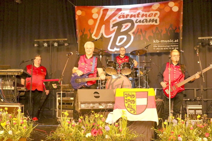 Zur Musik: Sie kam von den „Kärntner Buam“. 