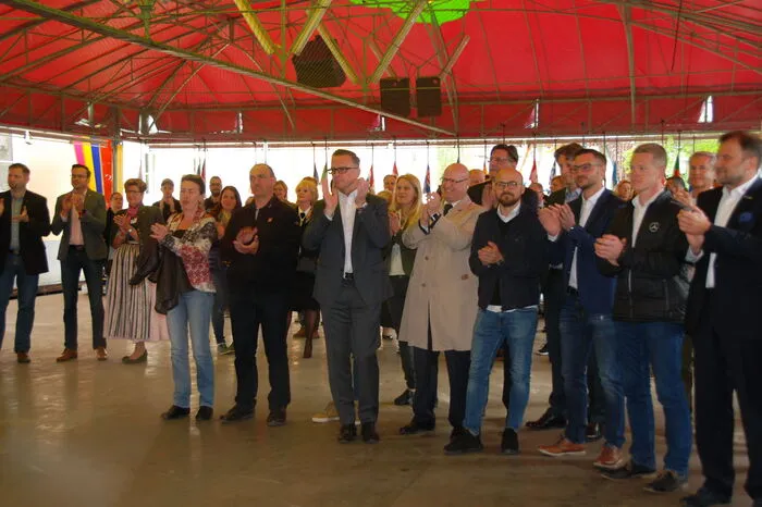 Der Spaß kam bei der Eröffnung nicht zu kurz. Im Anschluss an den Bieranstich - durchgeführt von Ernst Knes von den Köflacher Stadtwerken - setzten sich die Politiker auch noch ins Autodrom.