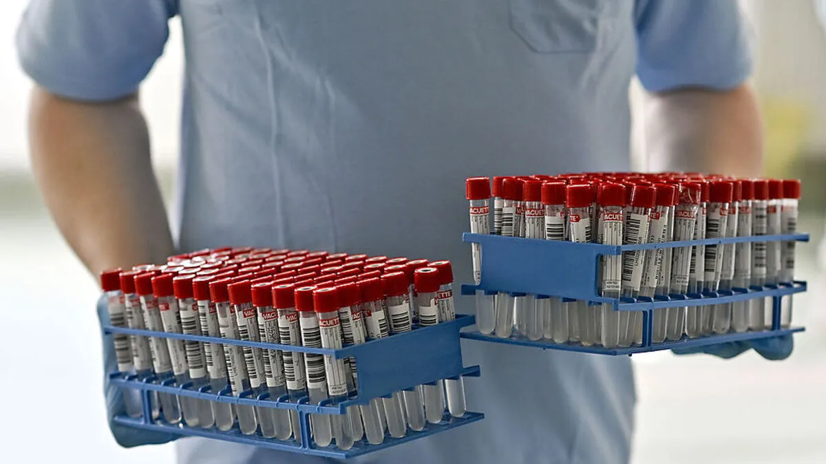 Der Krisenstab meldete am Donnerstag 13.592 Neuinfektionen.