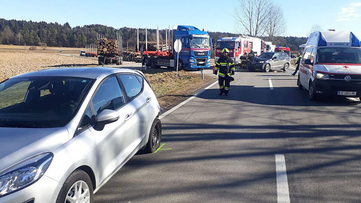 Zwei Frauen wurden bei dem Unfall leicht verletzt