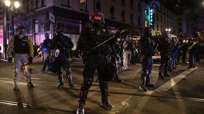 In den USA ist es in der Nacht auf Freitag wegen der unklaren Lage bei der Präsidentenwahl vielerorts zu Protesten gekommen.