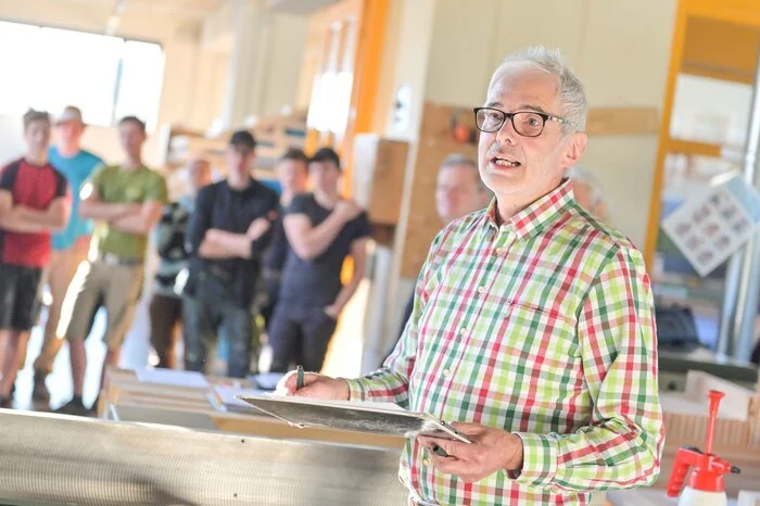 Genaue Anweisungen gab es von Kurt Rindlisbacher, Bezirklehrlingswart Spittal an der Drau