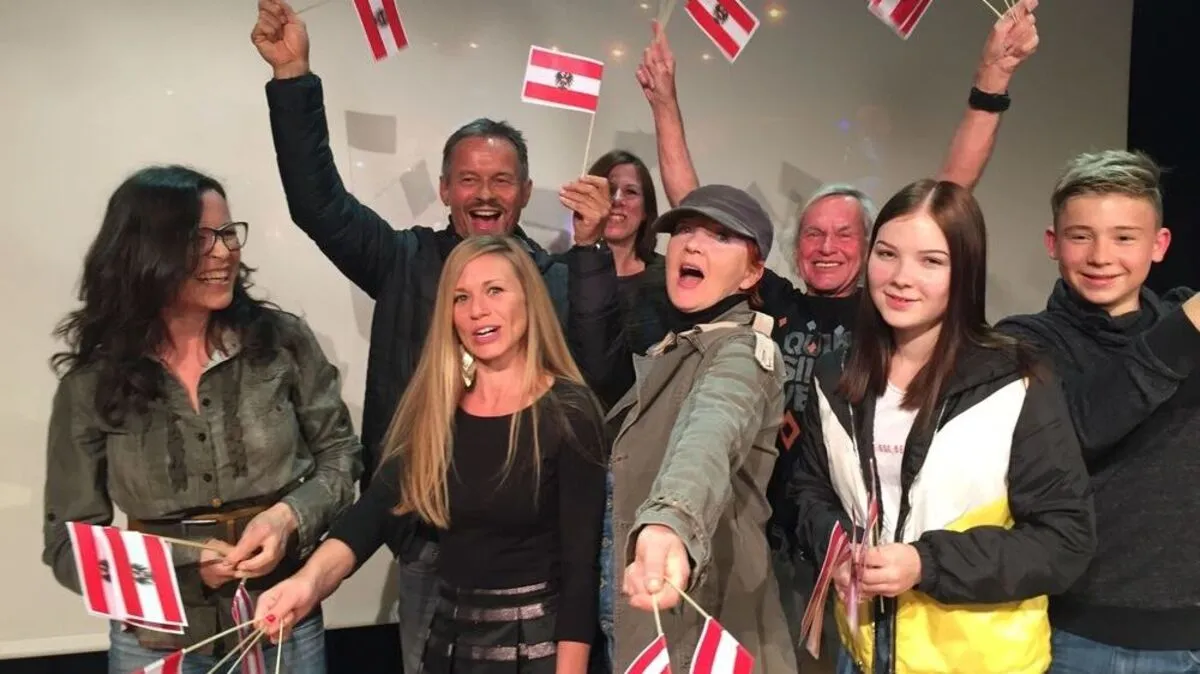 Der größte Fanclub ist bereits eingetroffen: Paendas Familie