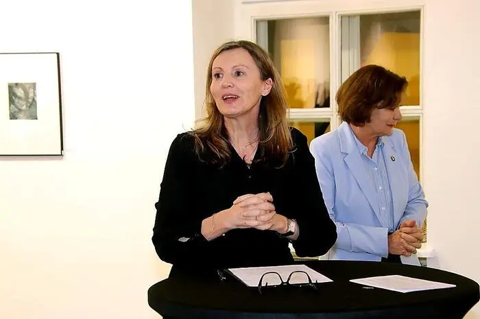 Kunsthausleiterin Ulrike Janach und die Kuratorin der Ausstellung, Christine Kertz sprachen zur Ausstellung.