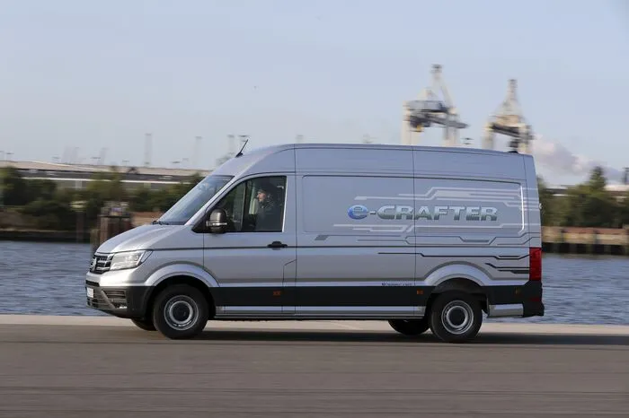 Denn sein Einsatzbereich ist die Stadt und sein Geschäftsmodell die „Last Mile“. Als Citytransporter für Kurier- und Logistikdienste, Handwerksbetriebe, Einzelhändler, Energieversorger oder Shuttle- und Taxibetriebe soll er seine Brötchen verdienen.