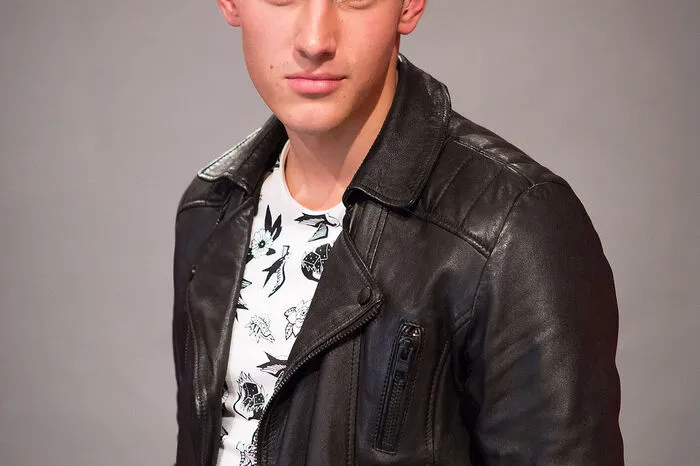Christoph aus dem Bezirk Weiz sieht sich als durchwegs vielfältig: Der 19-Jährige schläft gerne lang, ist als Hobby-Rennfahrer unterwegs und wurde vor knapp einem Jahr in New York von einem Model-Scout entdeckt. Modeln sei sein "Kindheitstraum".