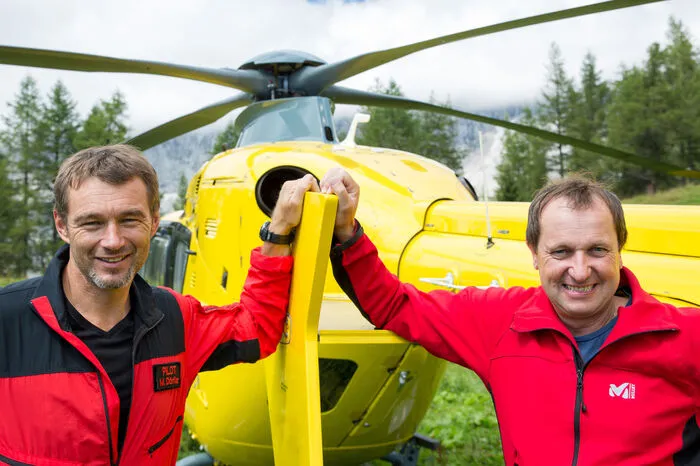 Pilot Gerhard Brunner, links, und Flugretter Armin Trinker vom ÖAMTC-Stützpunkt Christophorus 14 Niederöblarn sind mit von der Partie