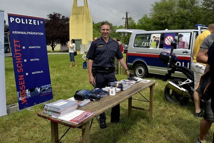 Neben der Freiwilligen Feuerwehr Pöllau, dem Roten Kreuz aus dem RK-Bezirk Hartberg mit der Suchhundestaffel ...
