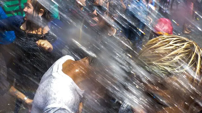 Achtung, jetzt wird's nass: Mit großen Wasserschlachten wurde in Thailand, Myanmar und Laos am Donnerstag der Beginn des Neujahrsfests Songkran gefeiert.