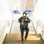 Symbolfoto: Polizei-Beamter am Bahnhof