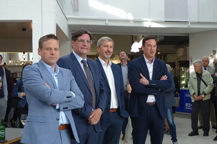 Mit Leihgaben aus Museen in Kroatien und Slowenien soll das Glas als Symbol des Luxus widergespiegelt werden.