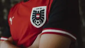 Immer wieder Österreich! ab Sofort zumindest „daheim“ in rot/schwarz 