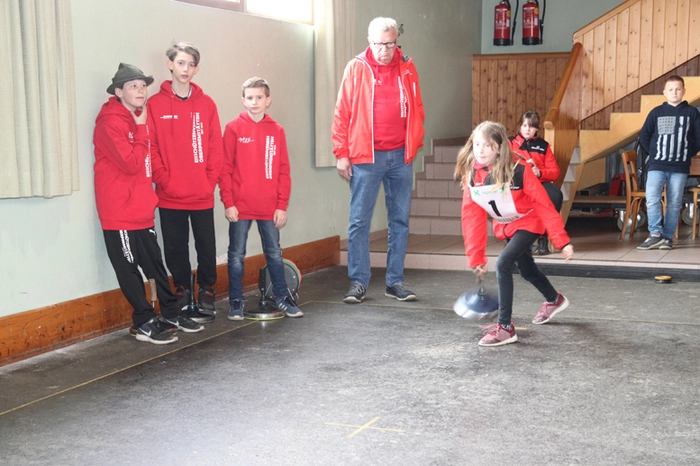 Gespielt wurde in drei Gruppen jeder gegen jeden. Die Sieger: U14 A ESV Windorf, U14 B ESV Krottendorf, U 16/U19 ESV Hausmannstätten. Die Siegerehrung nahm ESV-Obmann Michael Krenn vor.