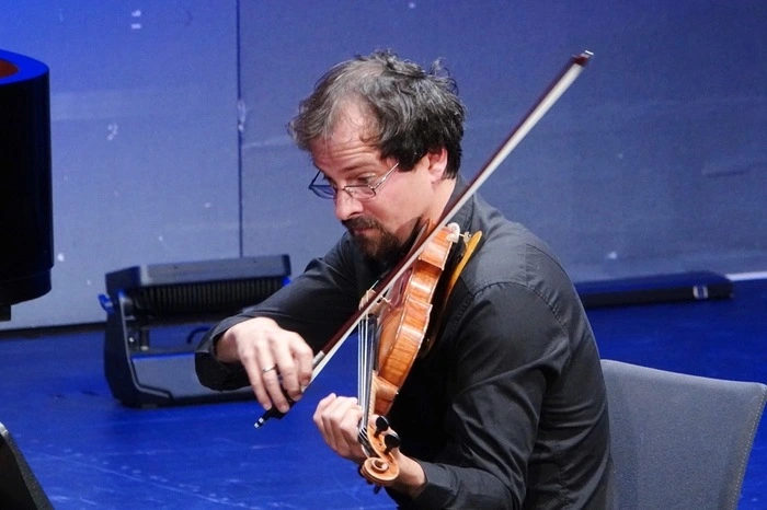 Igmar Jenner (Violine) begeisterte mit dem von ihm arrangierten schwedischen Volkslied "Ach, Wärmeland" für drei Streicher. 