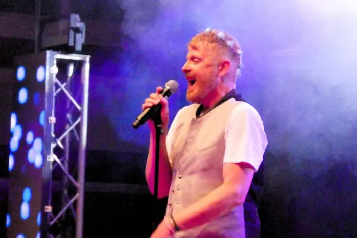 Mit dabei waren bekannte Größen wie Ross Antony, G. G. Anderson, Mitch Keller, Frank Heller, Bata Illic, Melanie Payer und Lokal-Matador Oliver Haidt.