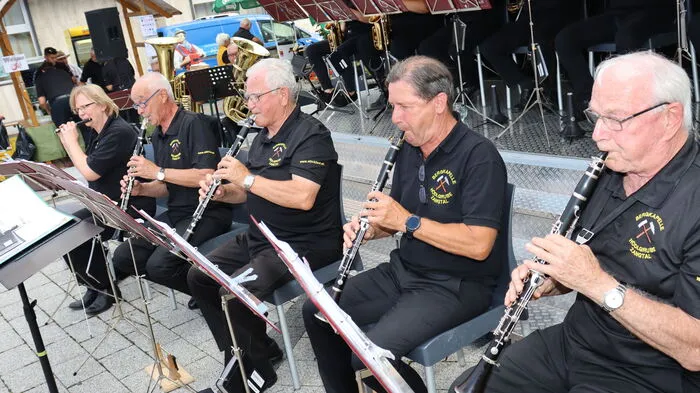 Bei flotten Klängen mit der Bergkapelle Hödlgrube-Zangtal konnten die Besucher beim Dämmerschoppen vor der Michaelikirche in Voitsberg einen gemütlichen Abend mit Grillspezialitäten genießen.