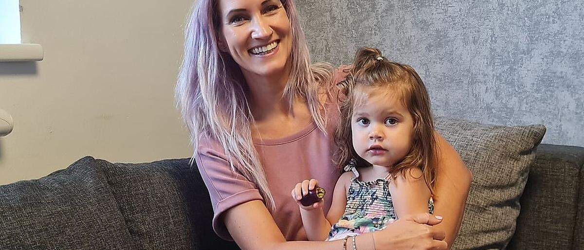 Katrin Nerad hofft, dass der Betreuungsplatz für Tochter Livia ab Herbst erhalten bleibt
