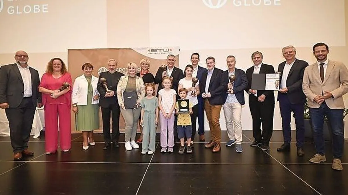 Die Gewinnerinnen und Gewinner der Energy Globe Awards mit ihren Laudatoren