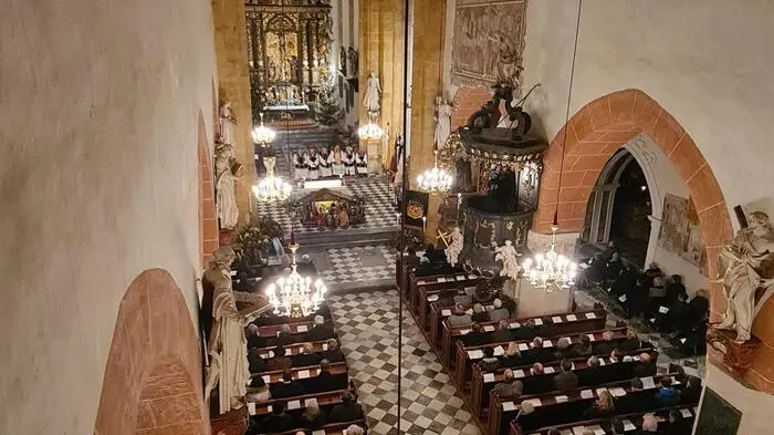 „Requiem für Karl Johannes, Fürsten und Herrn zu Schwarzenberg, Herzog zu Krumau, gefürsteten Landgrafen im Klettgau, Grafen zu Sulz.“ Abschied genommen wurde am 9. Jänner in der Stadtpfarrkirche St. Matthäus in Murau. 